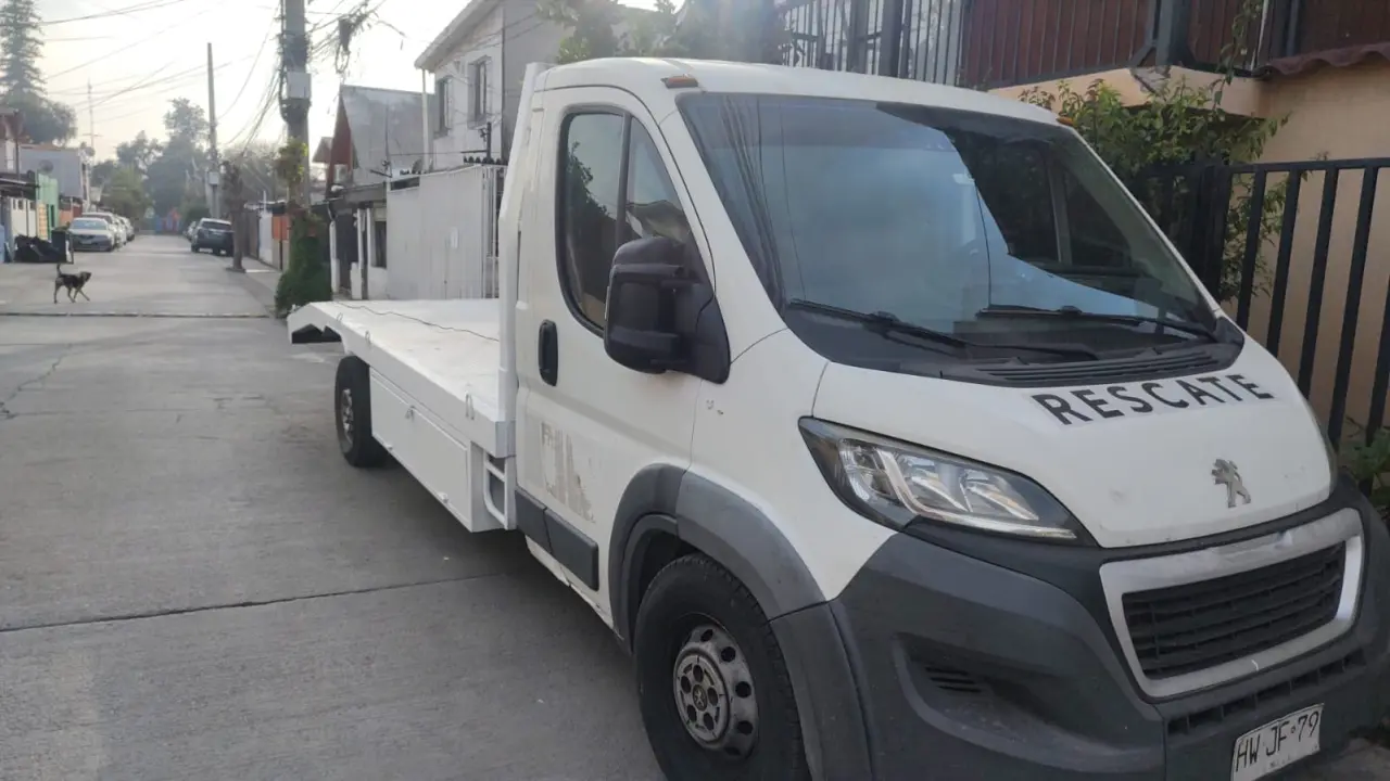 Grúa de plataforma para autos en Santiago